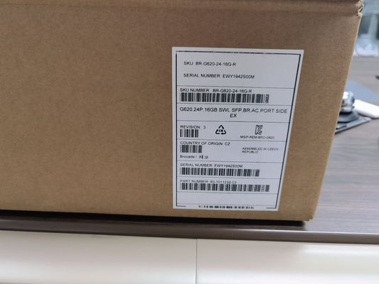 البروكات G620 SAN Switch مع 24 منفذًا نشطًا ، قناة الألياف الجينية 6 ، و 2 Tbps عرض النطاق الترددي الإجمالي