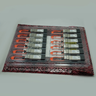 Finisar FTL410QD4C 40GBASE-SR4 / 10GBASE-SR 300 م QSFP + Gen4 اندلاع إلى 10GBASE-SR Ethernet