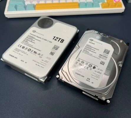 محرك أقراص صلب داخلي Seagate Exos X18 ST12000NM000J بسعة 12 تيرابايت، 7200 دورة في الدقيقة، ذاكرة تخزين مؤقت 256 ميجابايت، SATA 6Gb/s CMR Enterprise HDD لتخزين الخوادم على مدار الساعة طوال أيام الأسبوع